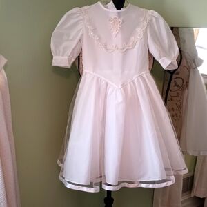 White Flower Girl/Communion Dress Size 7, Vintage, Minimalist, Elegant.